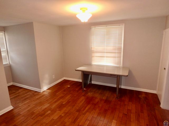 701 SW MacVicar AVE, Topeka, KS 66606