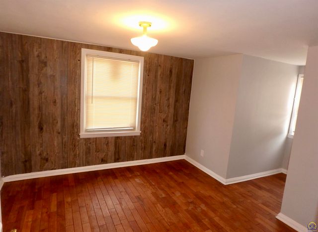 701 SW MacVicar AVE, Topeka, KS 66606