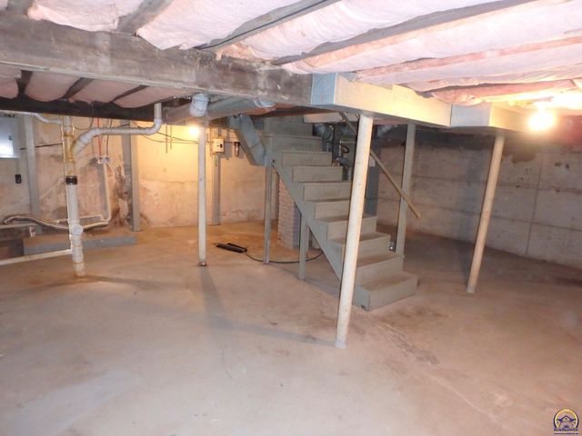 701 SW MacVicar AVE, Topeka, KS 66606