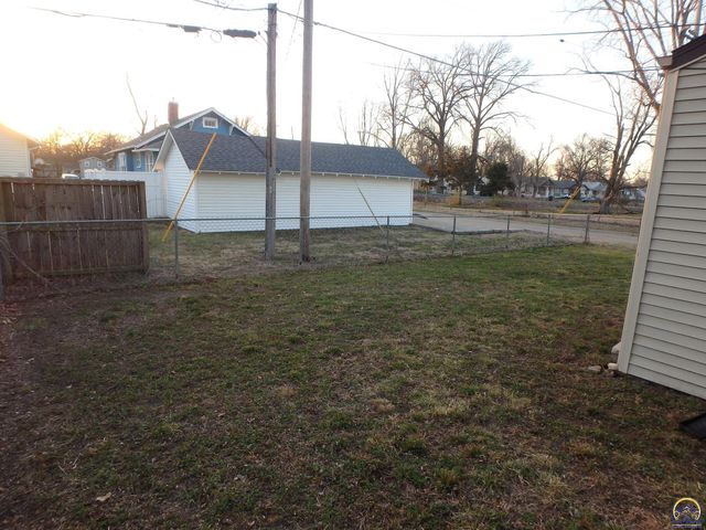 701 SW MacVicar AVE, Topeka, KS 66606