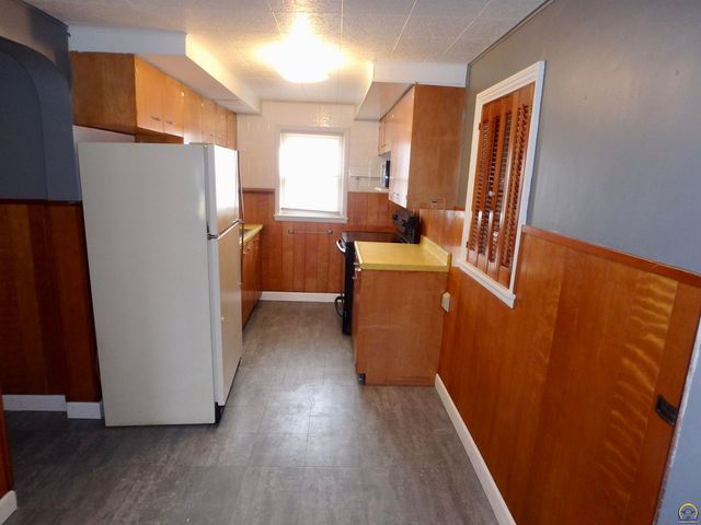 701 SW MacVicar AVE, Topeka, KS 66606