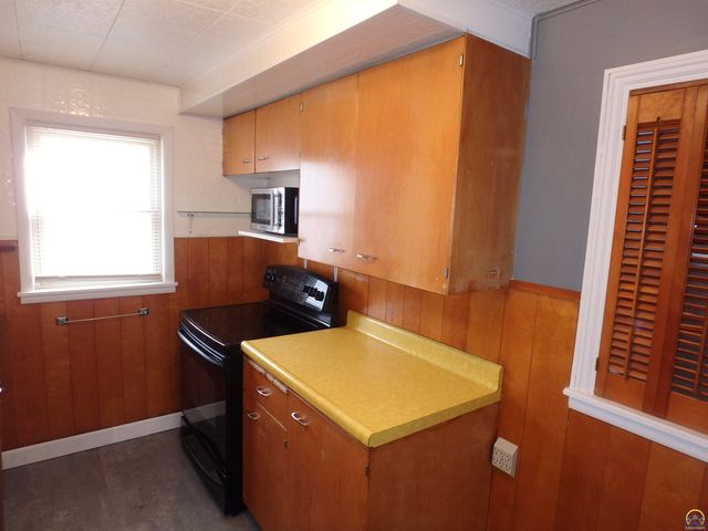 701 SW MacVicar AVE, Topeka, KS 66606