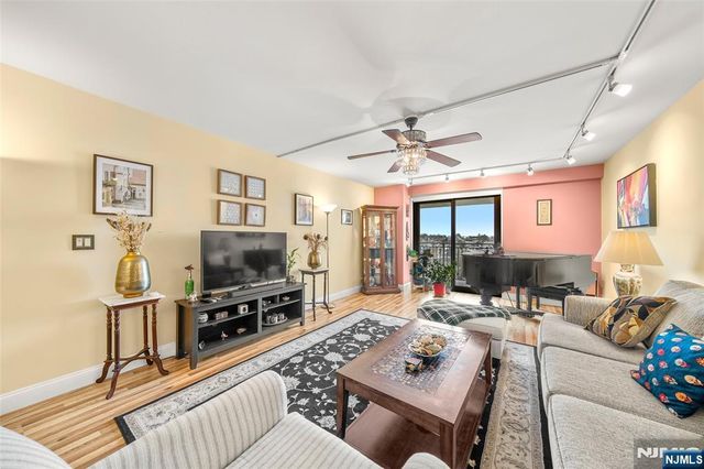 7855 Boulevard East 9H, North Bergen, NJ 07047