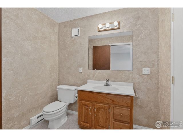15655 Mossrock Dr, Longmont, CO 80503