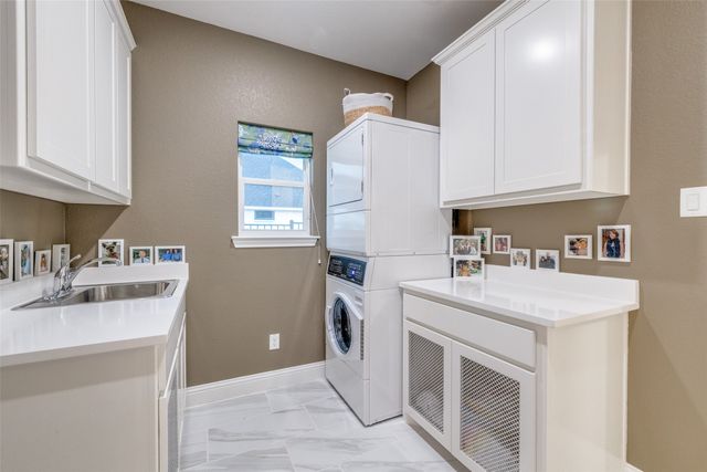 11008 Familia Real Drive, Benbrook, TX 76126