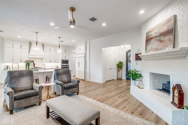 11008 Familia Real Drive, Benbrook, TX 76126