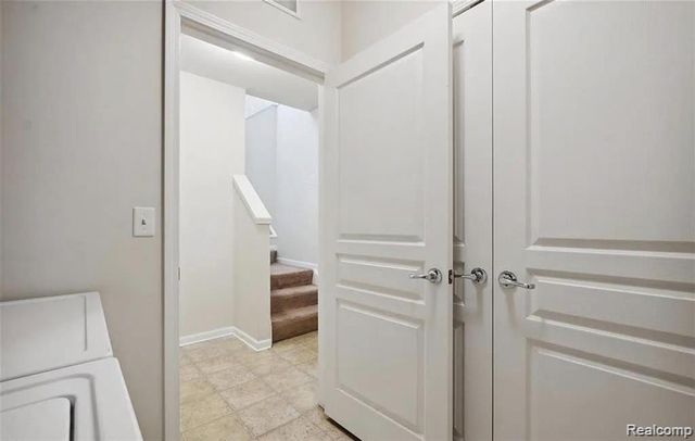 27846 Hopkins Drive, Novi, MI 48377