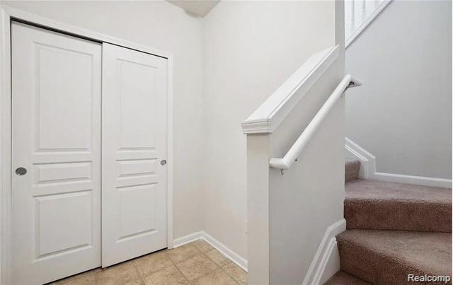 27846 Hopkins Drive, Novi, MI 48377