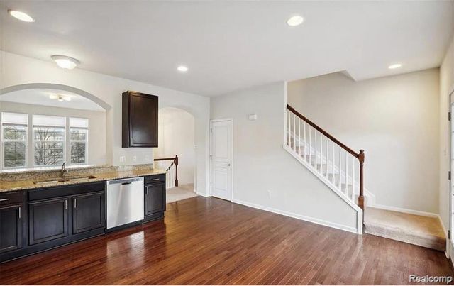 27846 Hopkins Drive, Novi, MI 48377