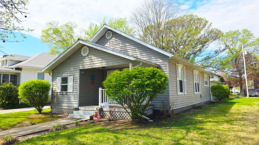 Image 1 of property listing at 322 Linden Avenue, Centralia, IL 62801