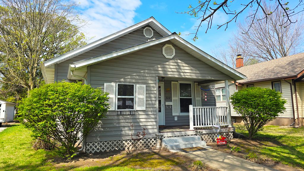 Image 2 of property listing at 322 Linden Avenue, Centralia, IL 62801