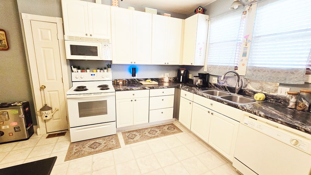 Image 20 of property listing at 322 Linden Avenue, Centralia, IL 62801