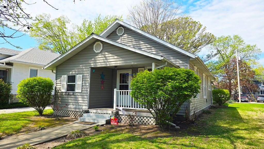 Image 4 of property listing at 322 Linden Avenue, Centralia, IL 62801