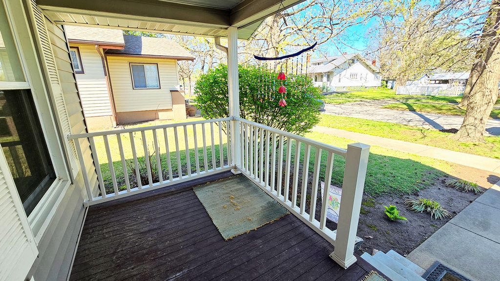 Image 5 of property listing at 322 Linden Avenue, Centralia, IL 62801