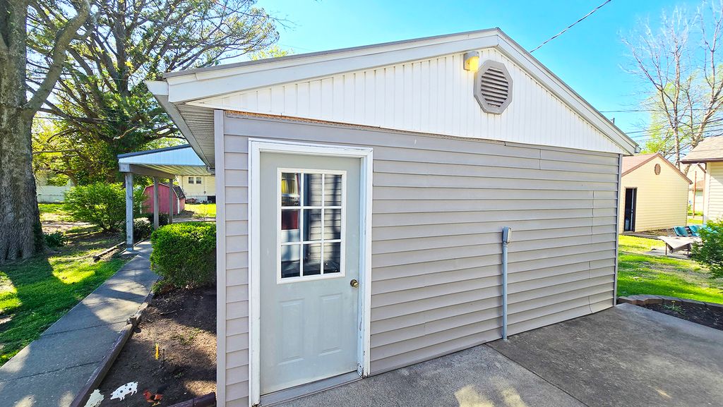 Image 10 of property listing at 322 Linden Avenue, Centralia, IL 62801