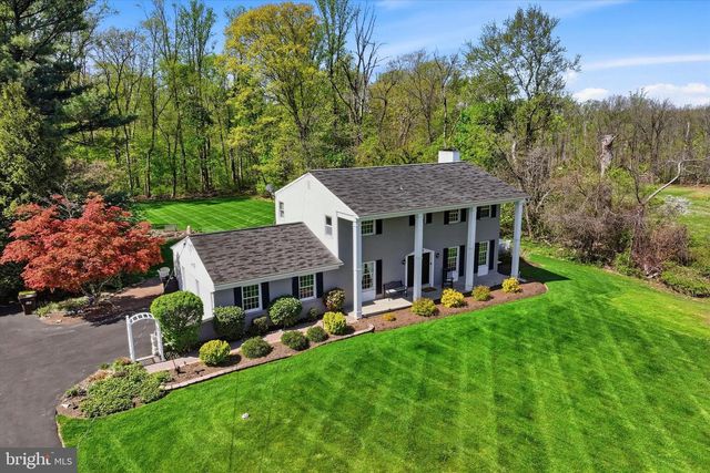 32 HILLTOP DR, Green Lane, PA 18054
