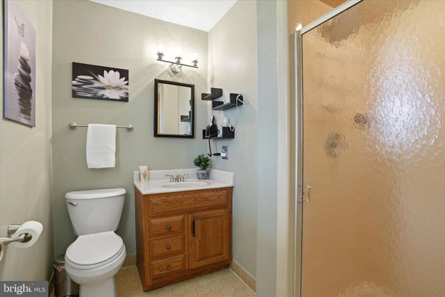 32 HILLTOP DR, Green Lane, PA 18054