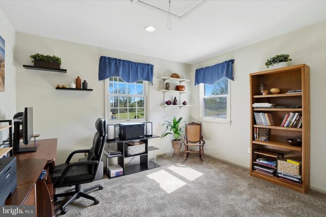 32 HILLTOP DR, Green Lane, PA 18054
