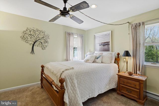 32 HILLTOP DR, Green Lane, PA 18054