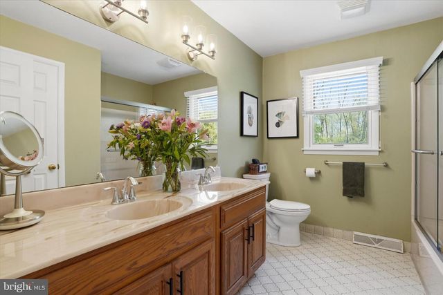 32 HILLTOP DR, Green Lane, PA 18054