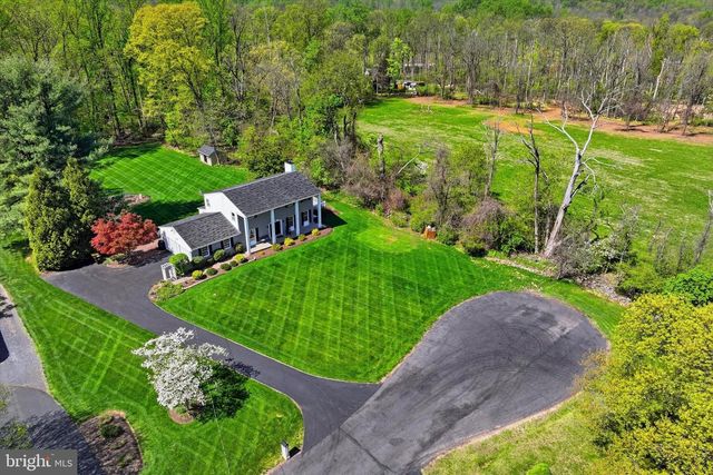 32 HILLTOP DR, Green Lane, PA 18054