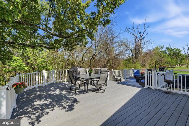 32 HILLTOP DR, Green Lane, PA 18054