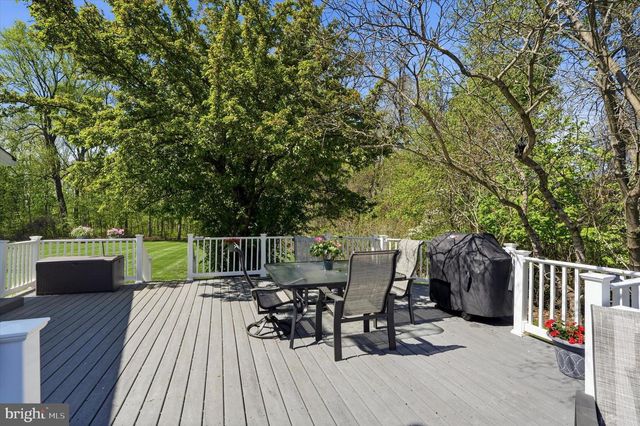 32 HILLTOP DR, Green Lane, PA 18054