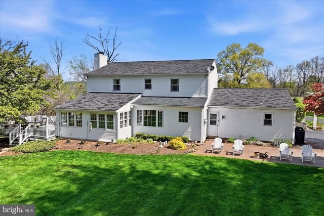 32 HILLTOP DR, Green Lane, PA 18054