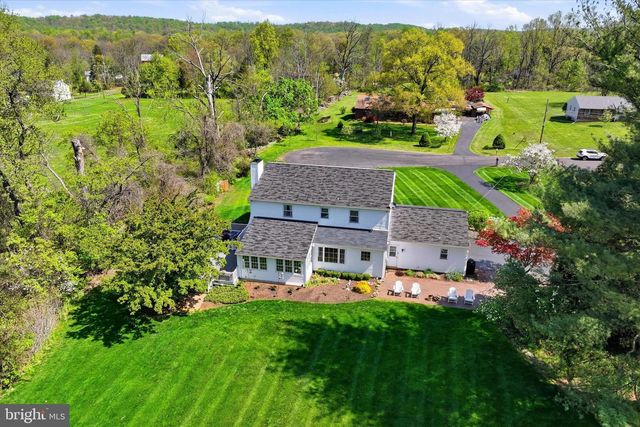 32 HILLTOP DR, Green Lane, PA 18054
