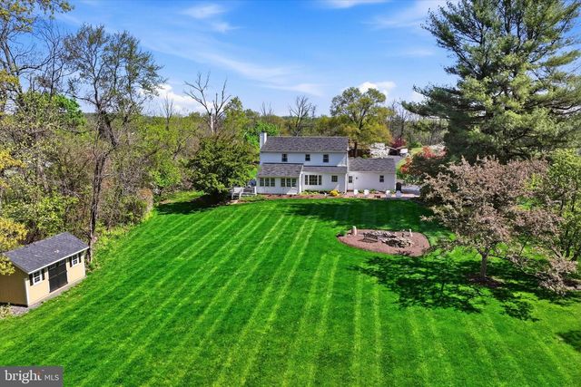 32 HILLTOP DR, Green Lane, PA 18054