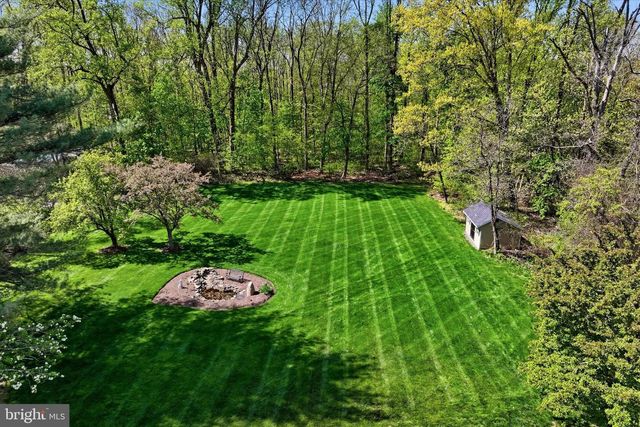 32 HILLTOP DR, Green Lane, PA 18054
