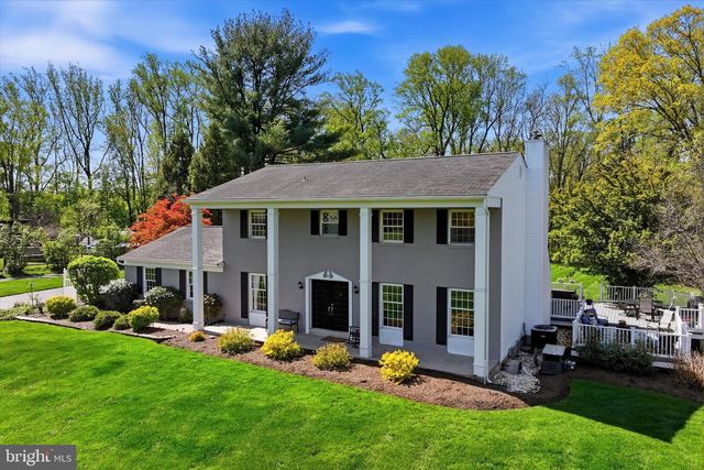 32 HILLTOP DR, Green Lane, PA 18054