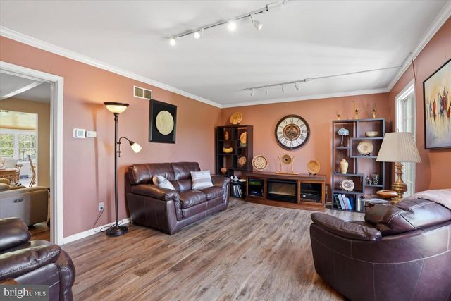 32 HILLTOP DR, Green Lane, PA 18054