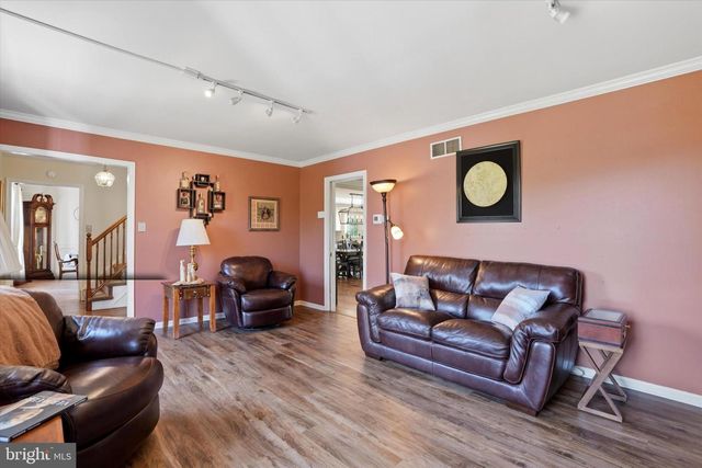 32 HILLTOP DR, Green Lane, PA 18054