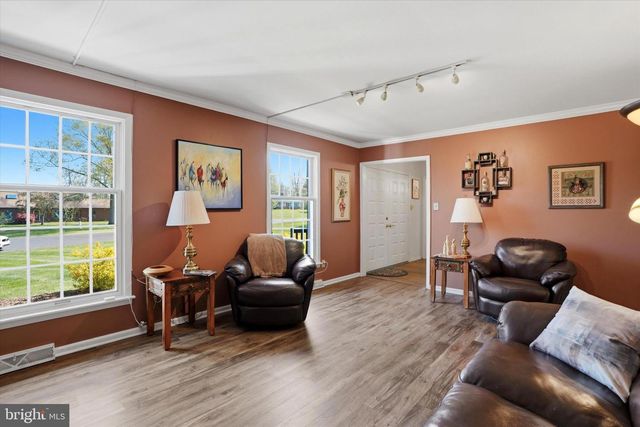 32 HILLTOP DR, Green Lane, PA 18054