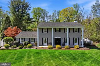 32 HILLTOP DR, Green Lane, PA 18054