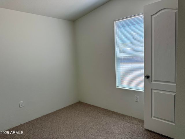 19370 E ABBOTT Street, Black Canyon City, AZ 85324