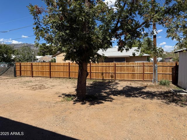 19370 E ABBOTT Street, Black Canyon City, AZ 85324