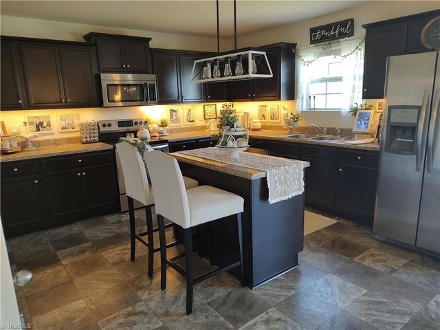 4222 Salem Springs Court, Winston-salem, NC 27107