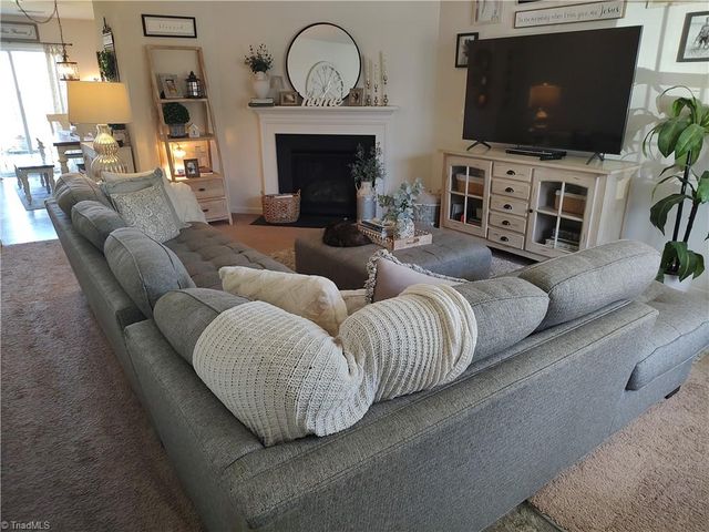 4222 Salem Springs Court, Winston-salem, NC 27107