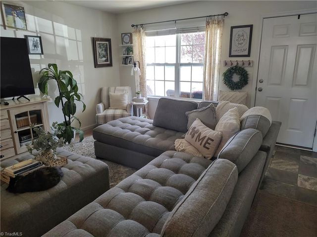 4222 Salem Springs Court, Winston-salem, NC 27107