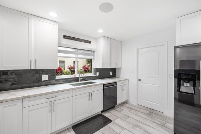 21680 Tall Palm Circle 12-B, Boca Raton, FL 33433