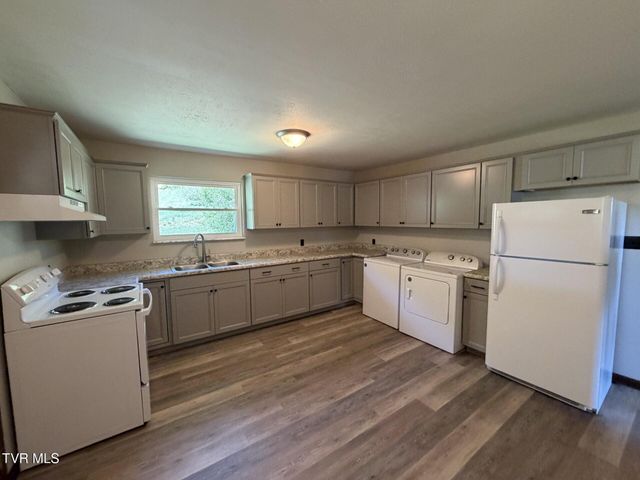 487 Right Poor Valley Road, Pennington Gap, VA 24277