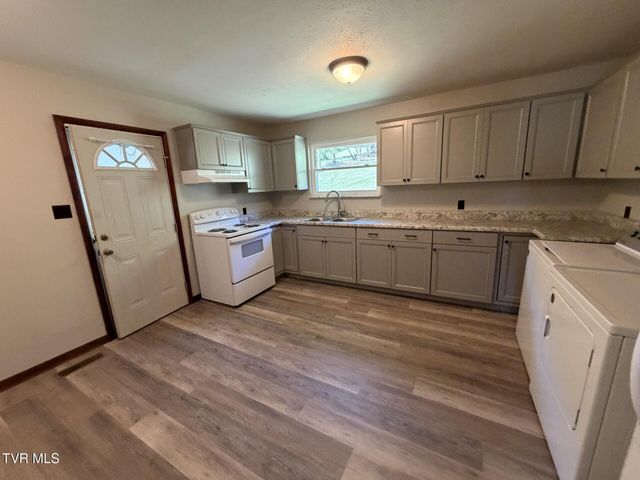 487 Right Poor Valley Road, Pennington Gap, VA 24277