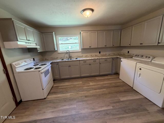 487 Right Poor Valley Road, Pennington Gap, VA 24277