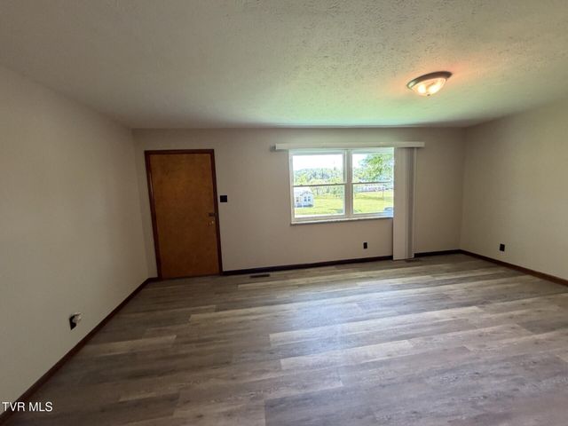 487 Right Poor Valley Road, Pennington Gap, VA 24277