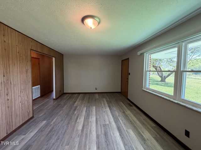 487 Right Poor Valley Road, Pennington Gap, VA 24277