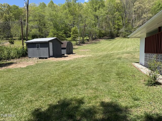 487 Right Poor Valley Road, Pennington Gap, VA 24277