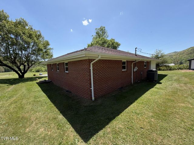 487 Right Poor Valley Road, Pennington Gap, VA 24277