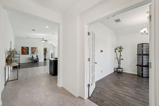 210 Helen RD, Hutto, TX 78634